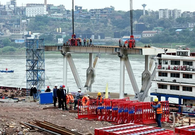 决战四季度 大干一百天丨渝昆高铁泸州东站、长江二桥等重点项目建设火力全开(图12) 12.jpg