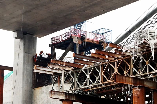 决战四季度 大干一百天丨渝昆高铁泸州东站、长江二桥等重点项目建设火力全开(图14) 14.jpg