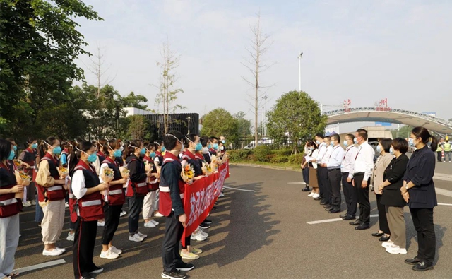 【围观】英雄回来了!(图2) 2.jpg