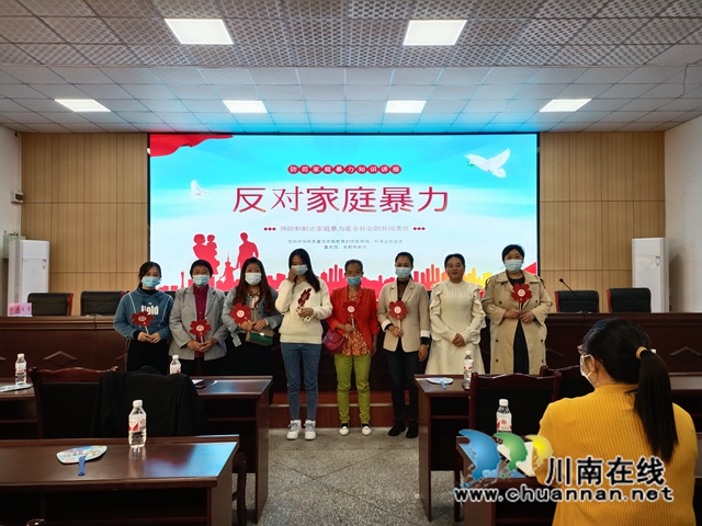 泸县百和镇开展川渝边界妇女儿童维权暨婚姻家庭辅导专题培训课(图1) 6187C271CC81FDE669E99B40EBF9384A.jpg