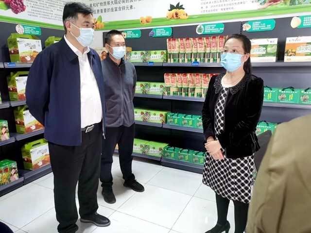 泸州市人大常委会副主任蒲俐带队调研县乡村三级物流体系建设情况(图2) 俐2.jpg