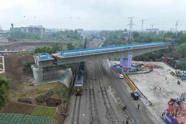 重约5000吨的桥梁在空中旋转!渝昆高铁有新进展(图3) 3.jpg