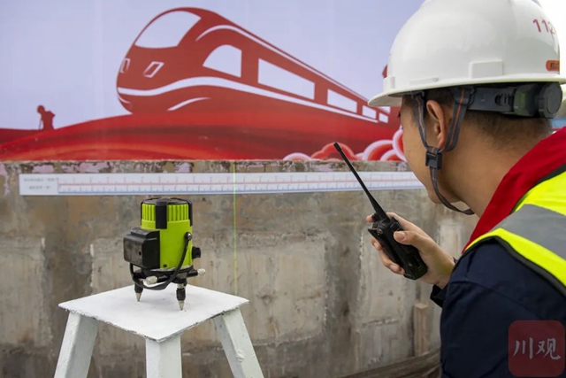 重约5000吨的桥梁在空中旋转!渝昆高铁有新进展(图6) 6.jpg