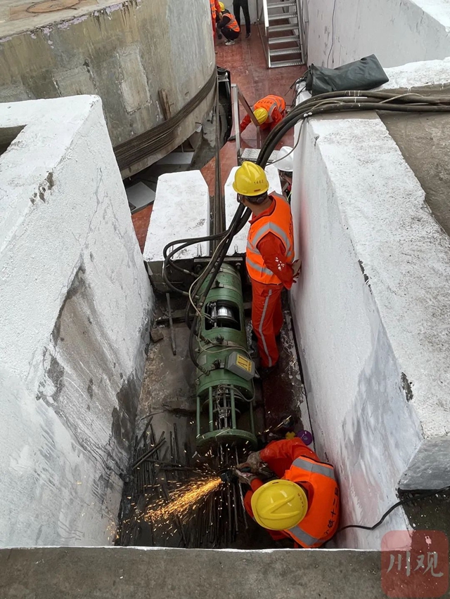 重约5000吨的桥梁在空中旋转!渝昆高铁有新进展(图4) 4.jpg