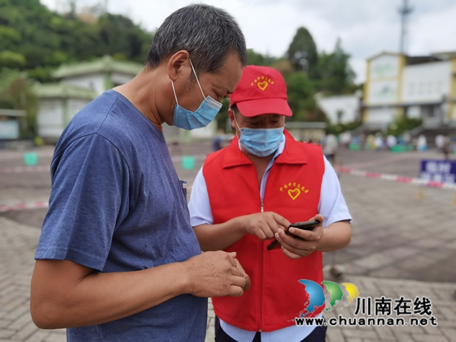 纳溪护国中学“党员志愿服务队”:践行初心,守护民心(图3) 疫情防控志愿服务 .jpg