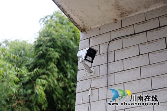 走进龙马潭区，不论是房前屋后、家庭农场还是产业基地，家家户户门口都安装着摄像头，构建起农村第一张普及到家庭的视频防控网，打通了治安防控“最后一公里”。 (2).JPG