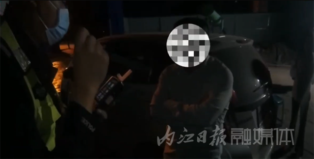 男子酒后驾车堵工地,究竟想干啥?内江交警:依法处理(图1) 工地.png