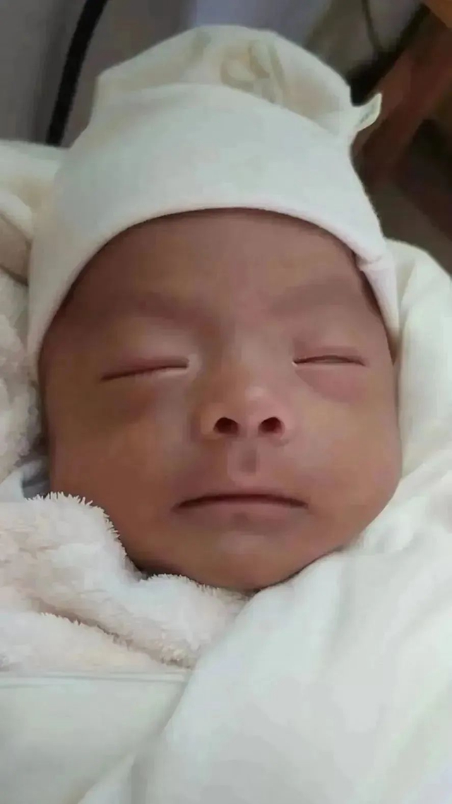 【围观】83天!体重不到2斤的宝宝活下来了(图4) 4.jpg