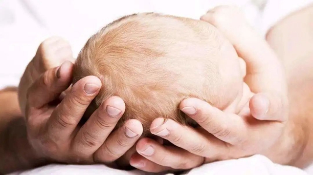 【围观】83天!体重不到2斤的宝宝活下来了(图6) 6.jpg