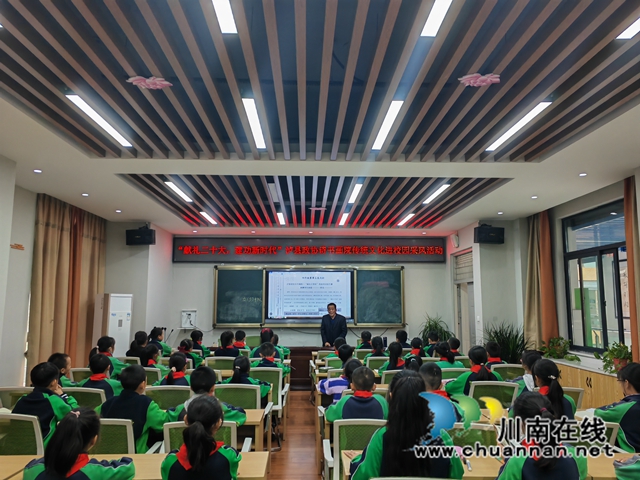 诗词过课堂（曾佐然摄）.jpg