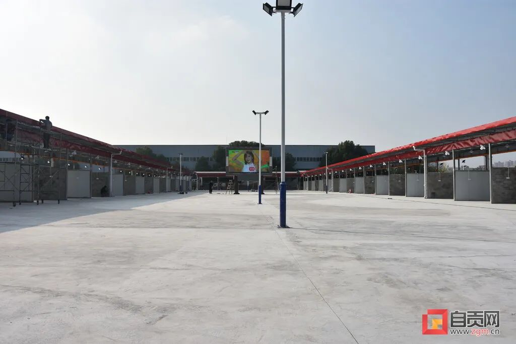 自贡荣县美食广场正式运营！