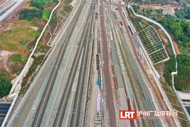 铺轨基地开建、控制性工程有序推进……渝昆高铁新进展→