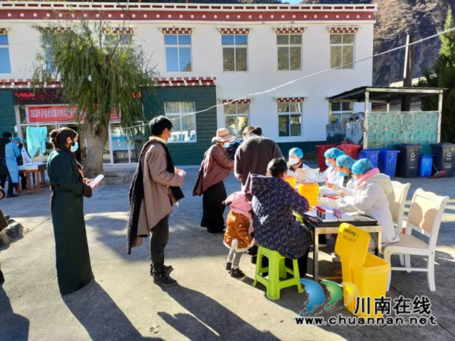 泸县深化“全域结对”开展重点人群健康体检(图2) 微信图片_20221123091011.jpg