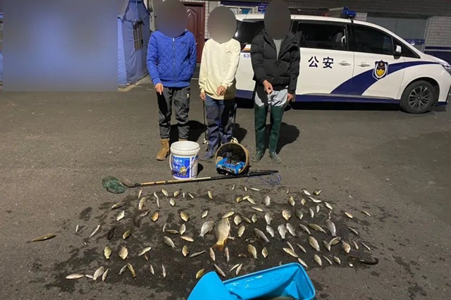 泸县:三“馋猫”钓鱼无获,摸黑电长江鱼被抓现行(图3) 电3.jpg