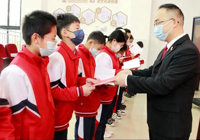 宪法宣传周 | 江阳法院:法治护成长,“宪”在校园行(图2) 2.jpg