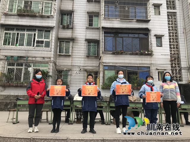 阳光课间,活力四射!泸县兆雅镇杨九学校举办“阳光大课间活动”比赛(图6) 阳光课间,活力四射——泸县兆雅镇杨九学校举办了“阳光大课间活动”比赛 (4).jpg