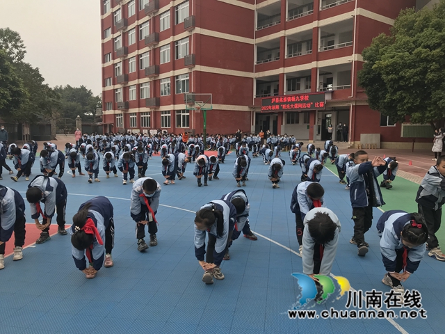 阳光课间,活力四射!泸县兆雅镇杨九学校举办“阳光大课间活动”比赛(图2) 阳光课间,活力四射——泸县兆雅镇杨九学校举办了“阳光大课间活动”比赛 (6).jpg