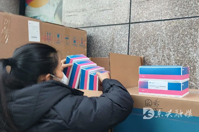 告市民!内江东兴区紧急调拨10万人份抗原试剂投放市场,这些药店有售(图2) 2.jpg