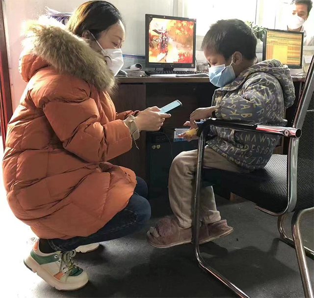 4岁小孩“离家出走”? 警民联手帮助他(图2) 2 副本.jpg