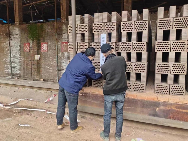 曝光!重污染天气橙色预警期间,泸州这些企业“顶风作案”(图3) 污染3.jpg