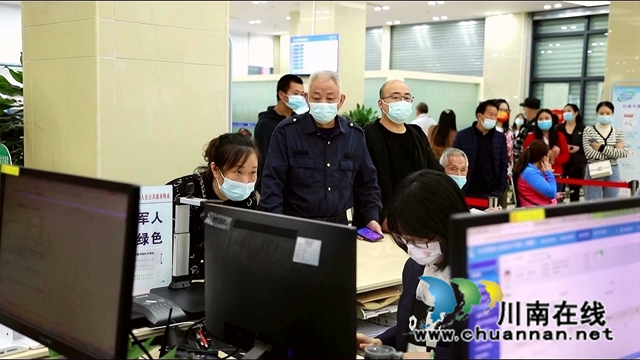 合江台上送：节后上班第一天 县政务服务大厅开启“工作模式”[00-01-15][20221008-155946705].jpg