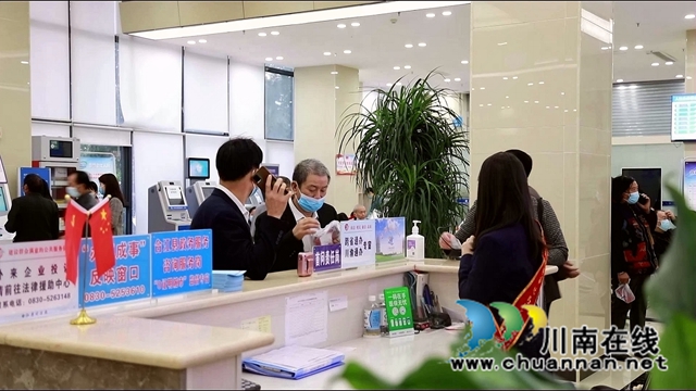 合江台上送：节后上班第一天 县政务服务大厅开启“工作模式”[00-00-47][20221008-155847229].jpg