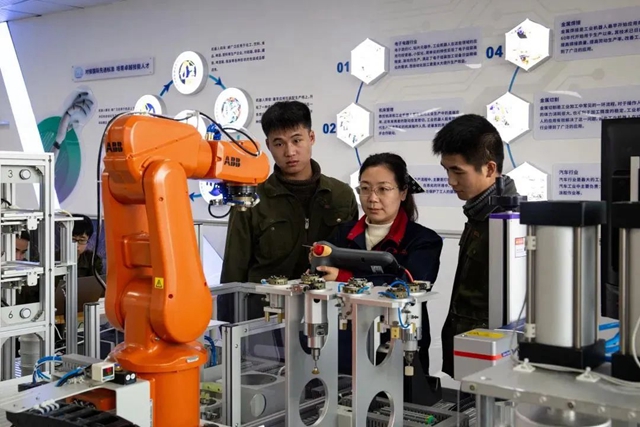 倾情治“职” 全力焕“新” | 盘点2022年泸州市职业教育工作(图1) 1.jpg