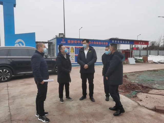 泸州市口岸物流办党组书记、主任李智率队开展岁末年初安全检查(图2) 李智2.jpg