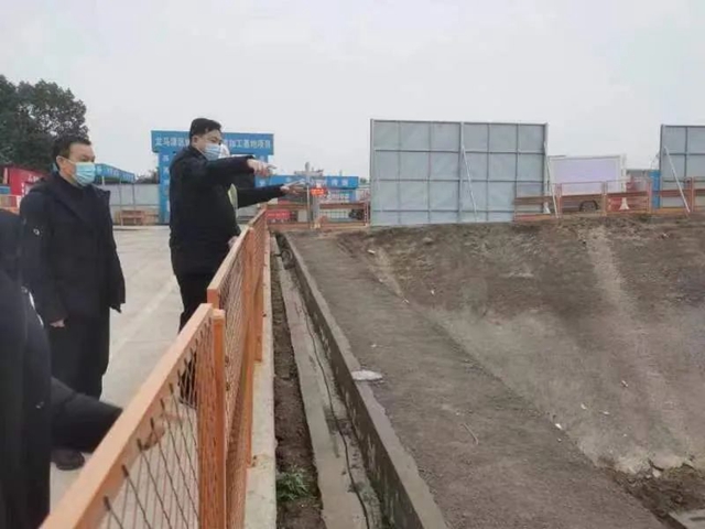 泸州市口岸物流办党组书记、主任李智率队开展岁末年初安全检查(图3) 李智3.jpg