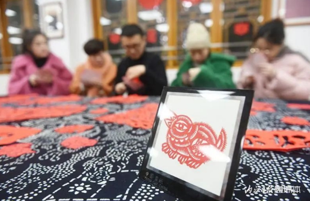 内江技艺!一剪下去,好看(图3) 3.jpg