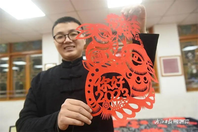 内江技艺!一剪下去,好看(图7) 7.jpg