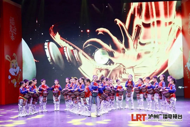 前“兔”无量·光芒绽放——泸州十八中“繁星乐队”参加2023年泸州第七届少儿春晚联欢晚会(图4) 4.jpg