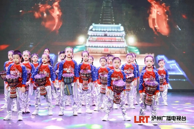 前“兔”无量·光芒绽放——泸州十八中“繁星乐队”参加2023年泸州第七届少儿春晚联欢晚会(图8) 8.jpg
