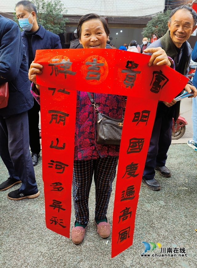 合江县总工会:翰墨飘香迎新春,义诊义剪暖人心(图2) 工2.png