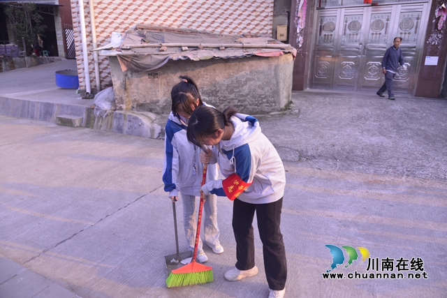 泸县建校“同心石榴籽，共创文明城”民族团结进步宣传进社区志愿服务活动 (3).JPG