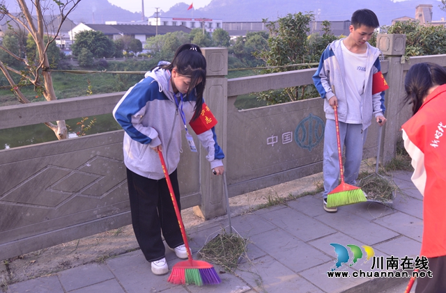 泸县建校“同心石榴籽，共创文明城”民族团结进步宣传进社区志愿服务活动 (4).JPG