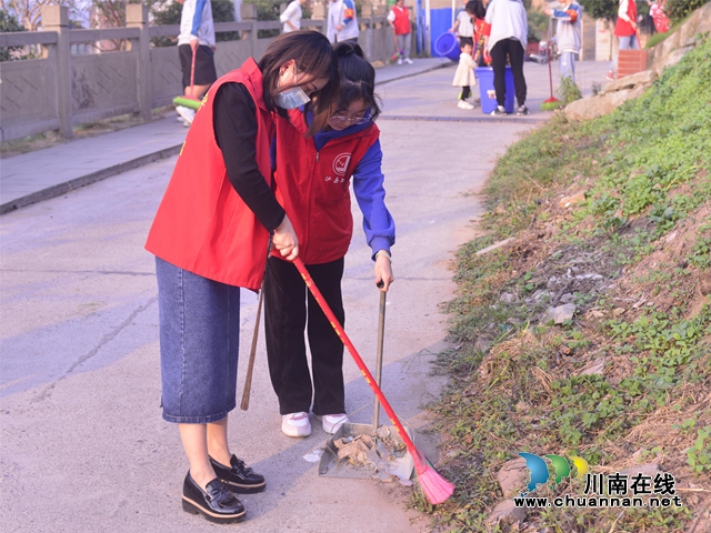 泸县建校“同心石榴籽，共创文明城”民族团结进步宣传进社区志愿服务活动 (7).JPG
