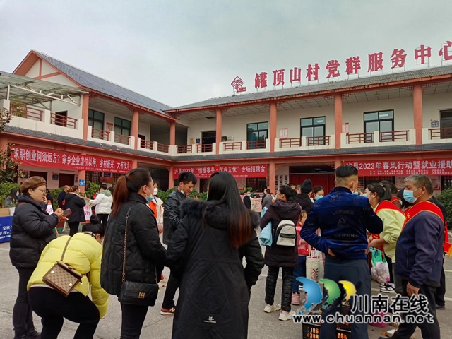 泸县举办农民工直播带岗及线下就业专场招聘会(图4) 线下招聘4.jpg