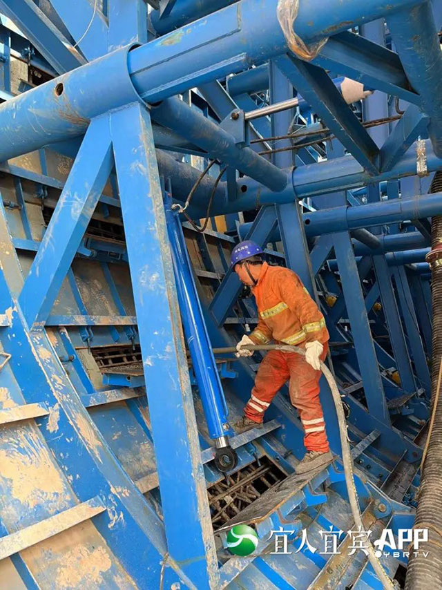 向家坝灌区工程世界单跨最大渡槽首仓浇筑成功(图3) 3.jpg