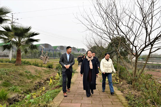 刘著到联系村开展春节前走访慰问(图4) 4.jpg