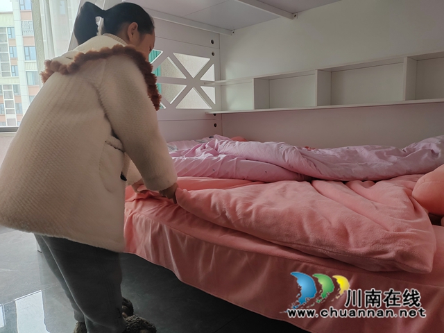 叠被子.JPG