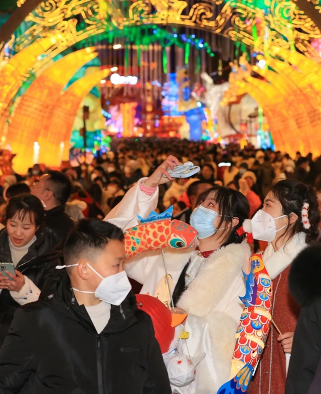 第29届自贡国际恐龙灯会开幕!(图8) 8.jpg