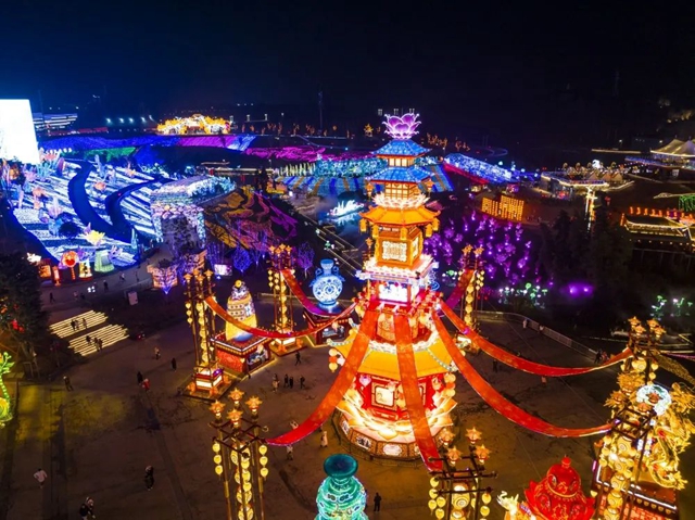 第29届自贡国际恐龙灯会开幕!(图26) 26.jpg