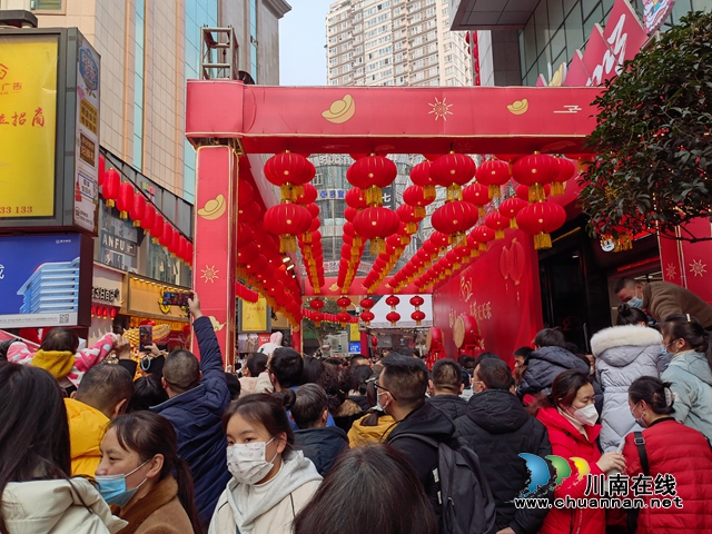 人潮汹涌2.jpg