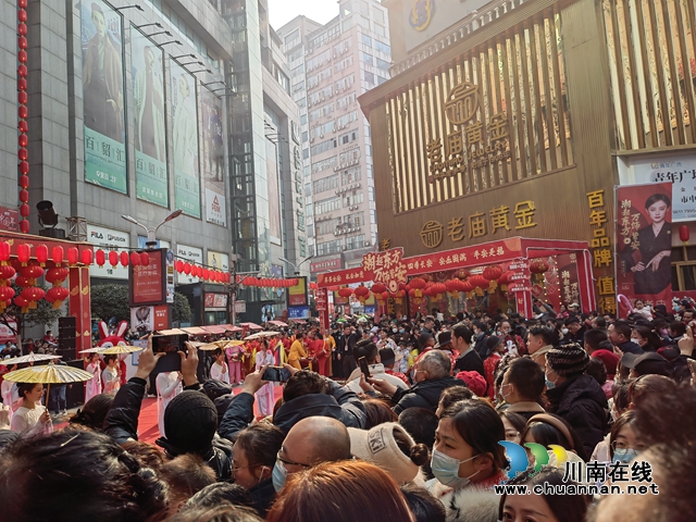 人潮汹涌.jpg