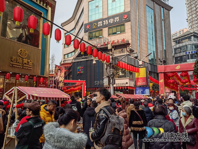 人潮汹涌3.jpg