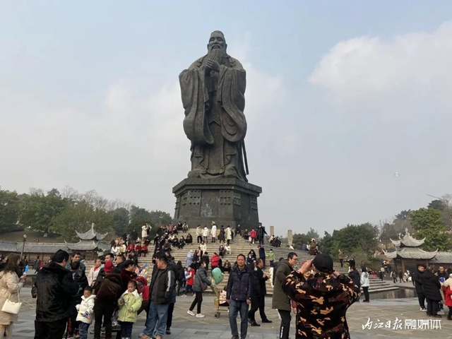 “耍起”找钱！春节7天假，内江收入10亿多