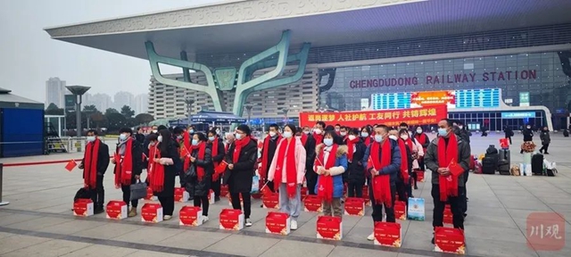 乘坐免费专列丨包括宜宾泸州在内的600余名川籍农民工赴粤返岗(图3) 成都3.jpg