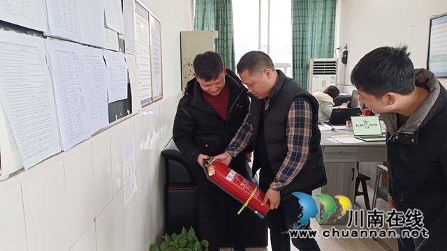 泸县百和镇开展校园消防安全检查行动(图2) ffb0ca4f030611f0598cc3d772ff569.jpg