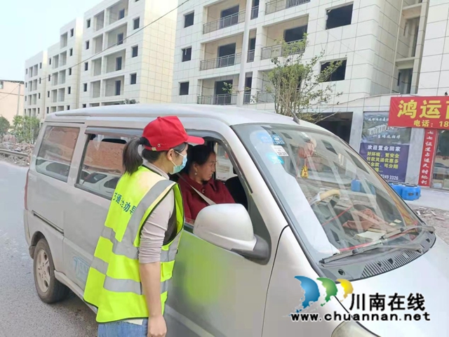 合江县石龙镇:乡贤积极参与交通劝导宣传行动(图1) 图片1.jpg